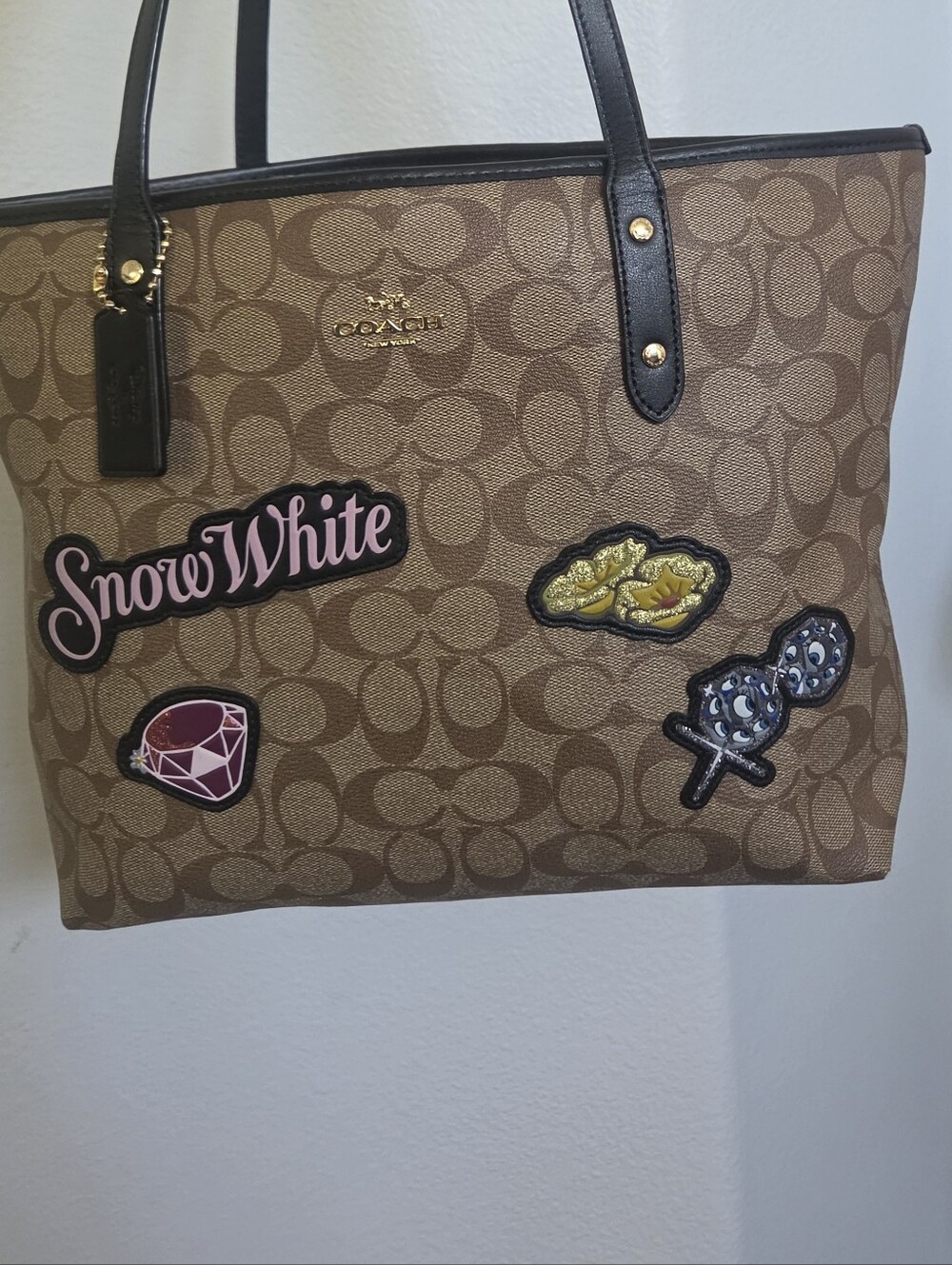 Coach X DISNEY Collab Limited Edition Snow White City Zip Tote Signature Canvas